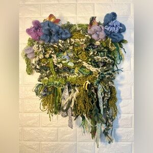 Handmade 🍃 Floral 🌸 Hanging Yarn Weaving